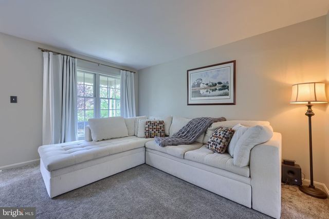 2462 CARRIAGE DR, Lancaster, PA 17601