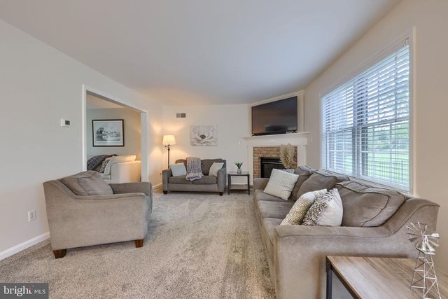 2462 CARRIAGE DR, Lancaster, PA 17601