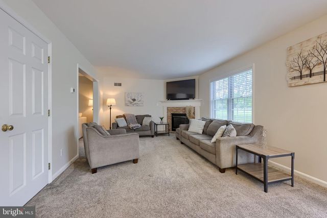 2462 CARRIAGE DR, Lancaster, PA 17601