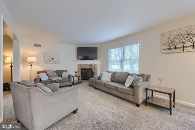2462 CARRIAGE DR, Lancaster, PA 17601