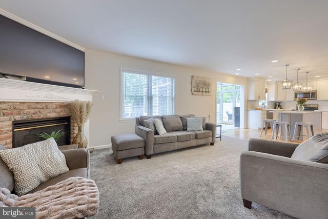2462 CARRIAGE DR, Lancaster, PA 17601