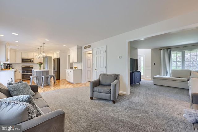 2462 CARRIAGE DR, Lancaster, PA 17601