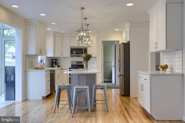 2462 CARRIAGE DR, Lancaster, PA 17601
