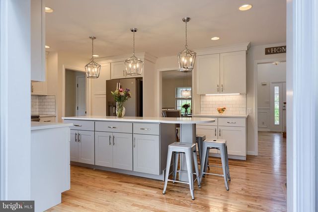 2462 CARRIAGE DR, Lancaster, PA 17601