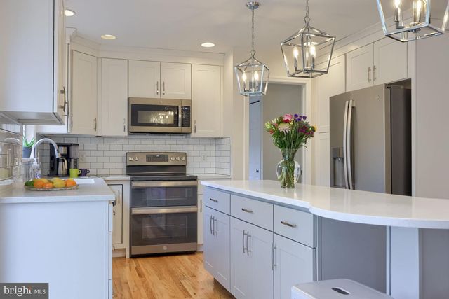 2462 CARRIAGE DR, Lancaster, PA 17601