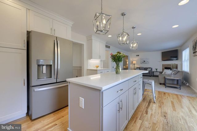 2462 CARRIAGE DR, Lancaster, PA 17601