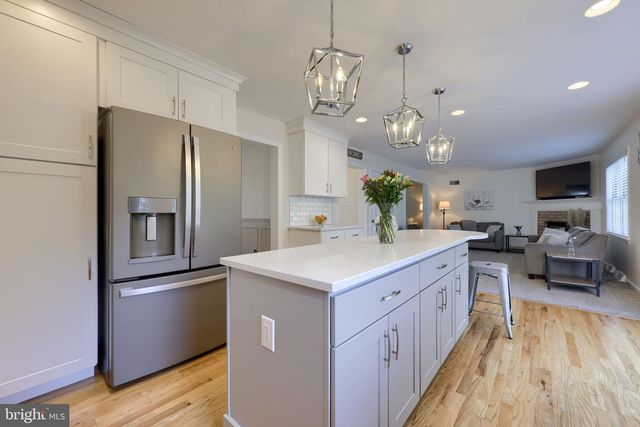 2462 CARRIAGE DR, Lancaster, PA 17601