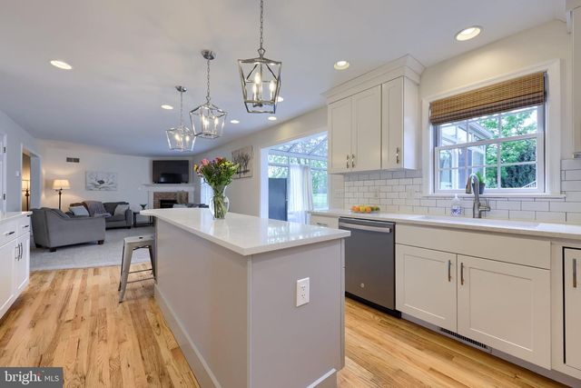2462 CARRIAGE DR, Lancaster, PA 17601