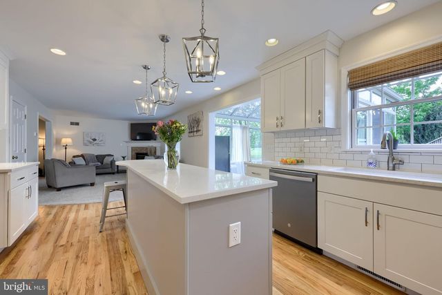2462 CARRIAGE DR, Lancaster, PA 17601