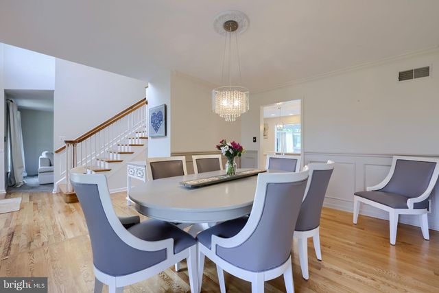 2462 CARRIAGE DR, Lancaster, PA 17601