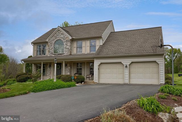 2462 CARRIAGE DR, Lancaster, PA 17601