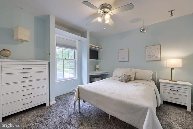 2462 CARRIAGE DR, Lancaster, PA 17601