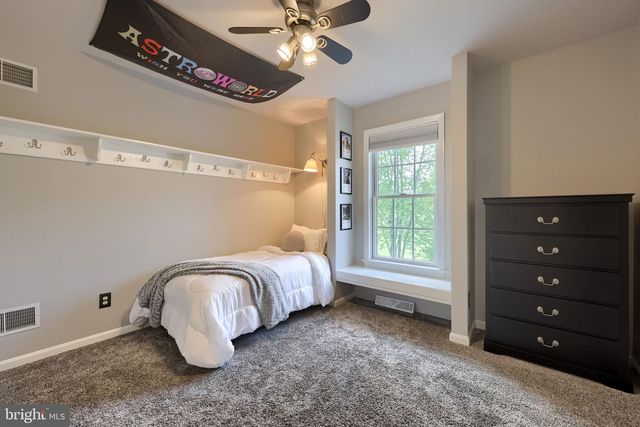 2462 CARRIAGE DR, Lancaster, PA 17601