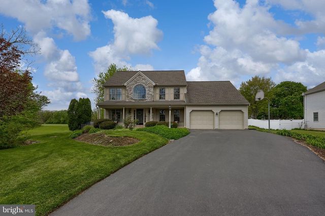 2462 CARRIAGE DR, Lancaster, PA 17601