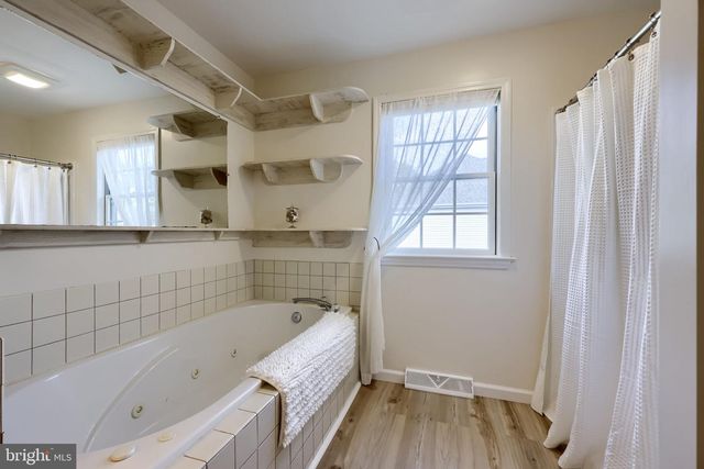 2462 CARRIAGE DR, Lancaster, PA 17601