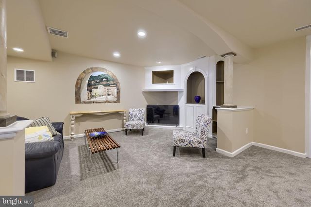 2462 CARRIAGE DR, Lancaster, PA 17601