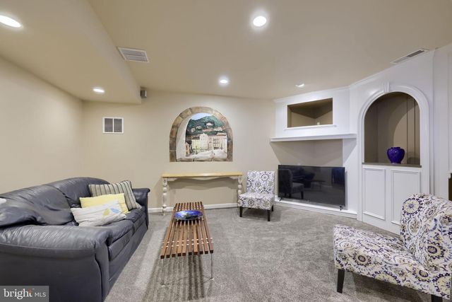 2462 CARRIAGE DR, Lancaster, PA 17601