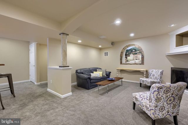 2462 CARRIAGE DR, Lancaster, PA 17601