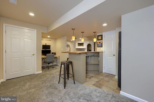 2462 CARRIAGE DR, Lancaster, PA 17601