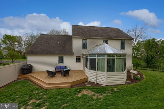 2462 CARRIAGE DR, Lancaster, PA 17601