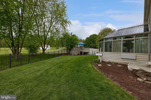 2462 CARRIAGE DR, Lancaster, PA 17601