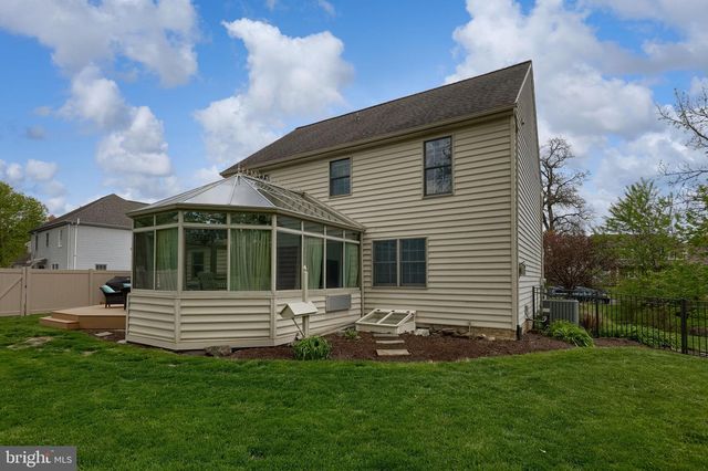 2462 CARRIAGE DR, Lancaster, PA 17601
