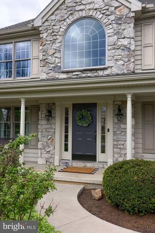 2462 CARRIAGE DR, Lancaster, PA 17601