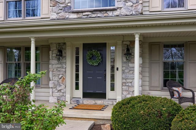 2462 CARRIAGE DR, Lancaster, PA 17601
