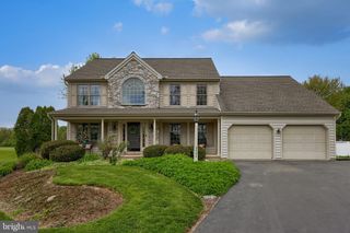 2462 CARRIAGE DR, Lancaster, PA 17601
