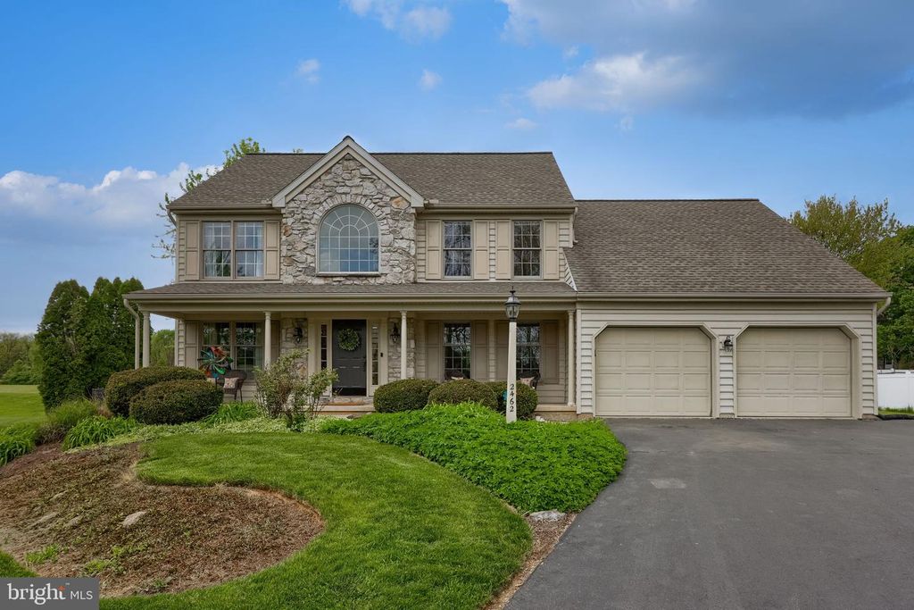 2462 CARRIAGE DR, Lancaster, PA 17601