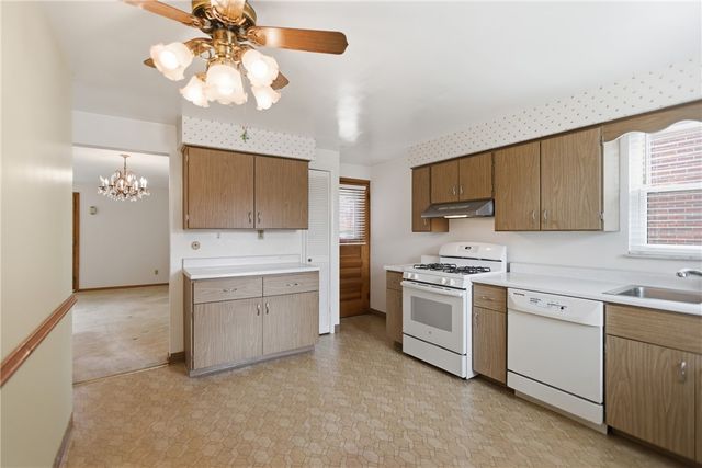 1429 Romano Dr, Bridgeville, PA 15017