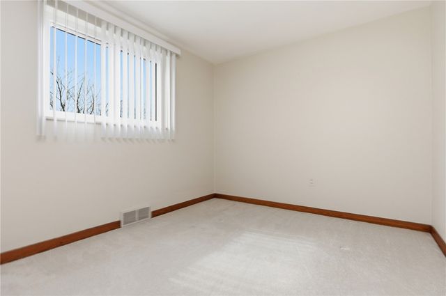 1429 Romano Dr, Bridgeville, PA 15017