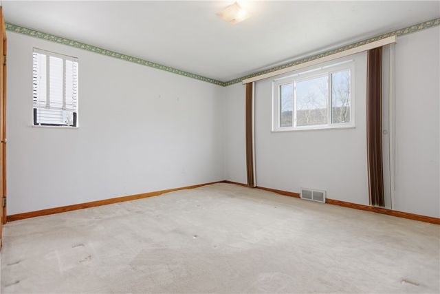 1429 Romano Dr, Bridgeville, PA 15017