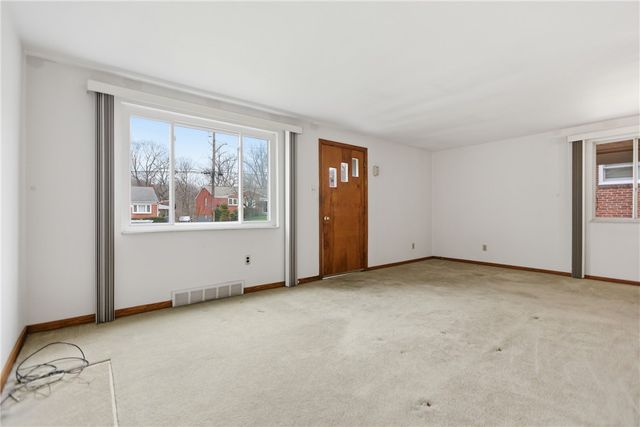 1429 Romano Dr, Bridgeville, PA 15017