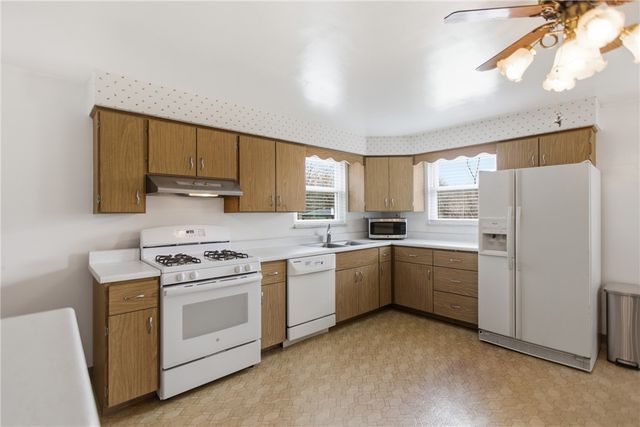 1429 Romano Dr, Bridgeville, PA 15017