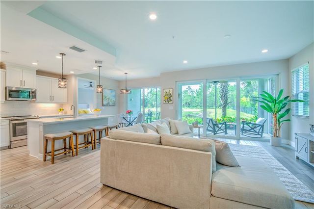 2626 Seychelles CIR 1404, Naples, FL 34112