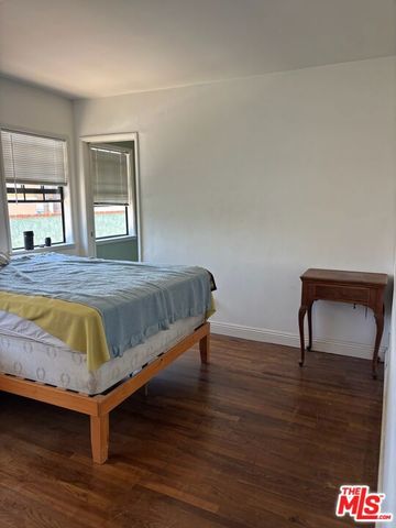 3497 Redwood Avenue, Los Angeles, CA 90066