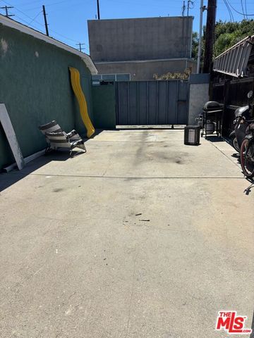 3497 Redwood Avenue, Los Angeles, CA 90066