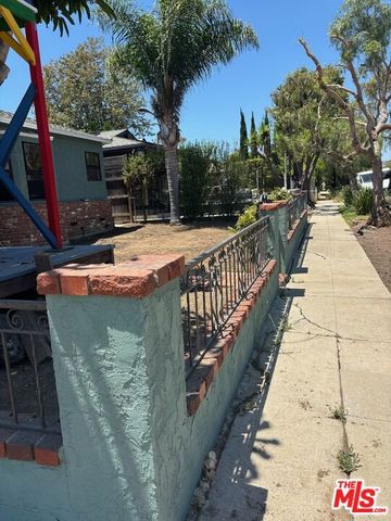 3497 Redwood Avenue, Los Angeles, CA 90066