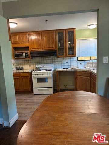 3497 Redwood Avenue, Los Angeles, CA 90066