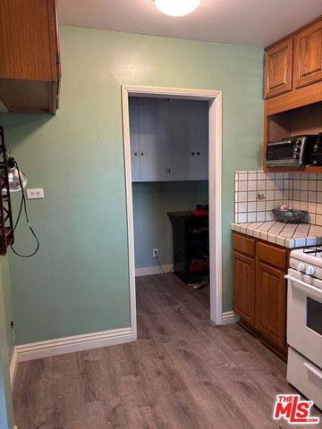 3497 Redwood Avenue, Los Angeles, CA 90066