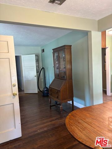3497 Redwood Avenue, Los Angeles, CA 90066