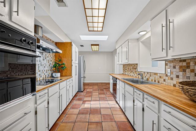9650 Meadowcroft Drive, Houston, TX 77063