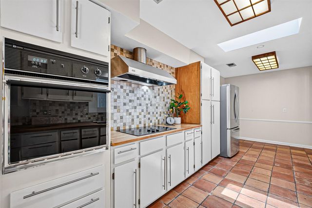 9650 Meadowcroft Drive, Houston, TX 77063