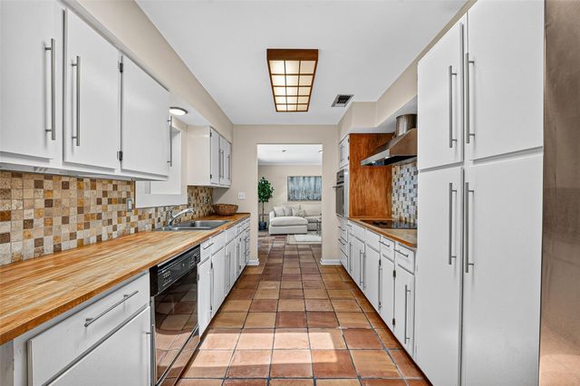 9650 Meadowcroft Drive, Houston, TX 77063