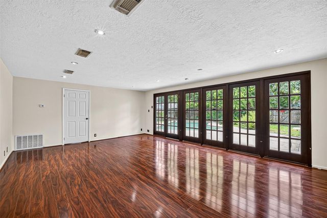 9650 Meadowcroft Drive, Houston, TX 77063