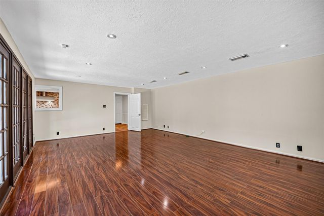 9650 Meadowcroft Drive, Houston, TX 77063