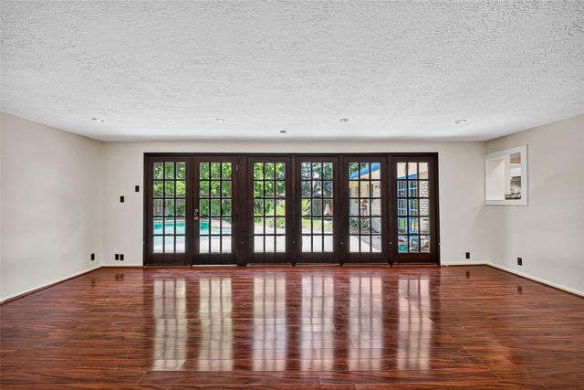 9650 Meadowcroft Drive, Houston, TX 77063