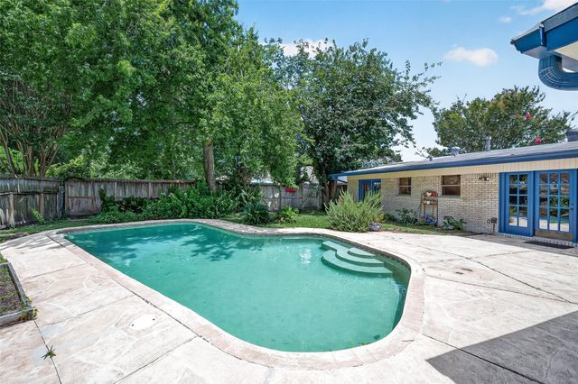 9650 Meadowcroft Drive, Houston, TX 77063