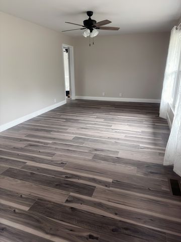 123 Delaware Dr, Clarksville, TN 37042